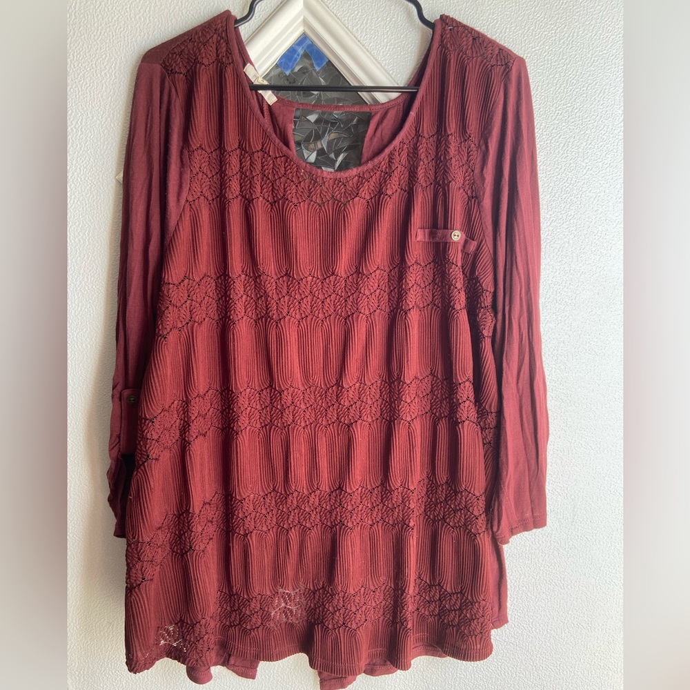 Maroon, Button-back, 3/4 sleeve blouse.